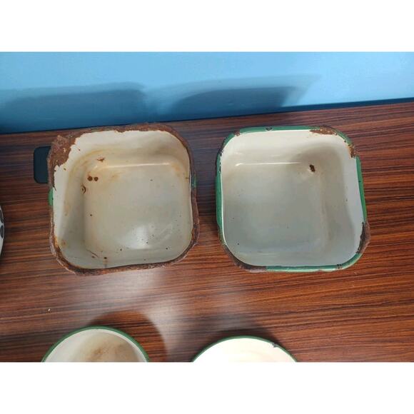 Vintage Enameled Green Trim Cookware Pot Bowls Plate Lids Lot Of 8 Farmhouse - Picture 5 of 16